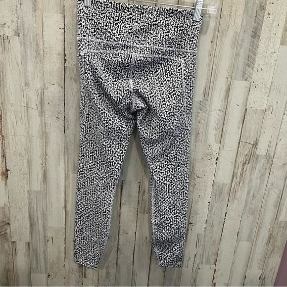 Athleta ULTIMATE STASH HIGH RISE 7/8 LEGGING Camilla Water Violet Texture XS - Picture 5 of 10